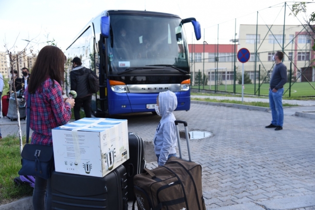 Kırgızistan'daki Türk vatandaşları yurda getirildi